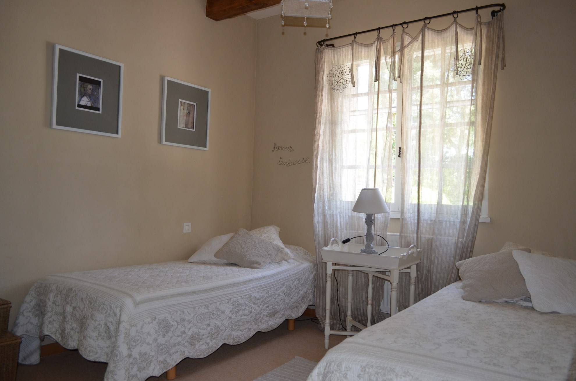 Maison de plain-pied avec jardin piscine et vue sur le Luberon