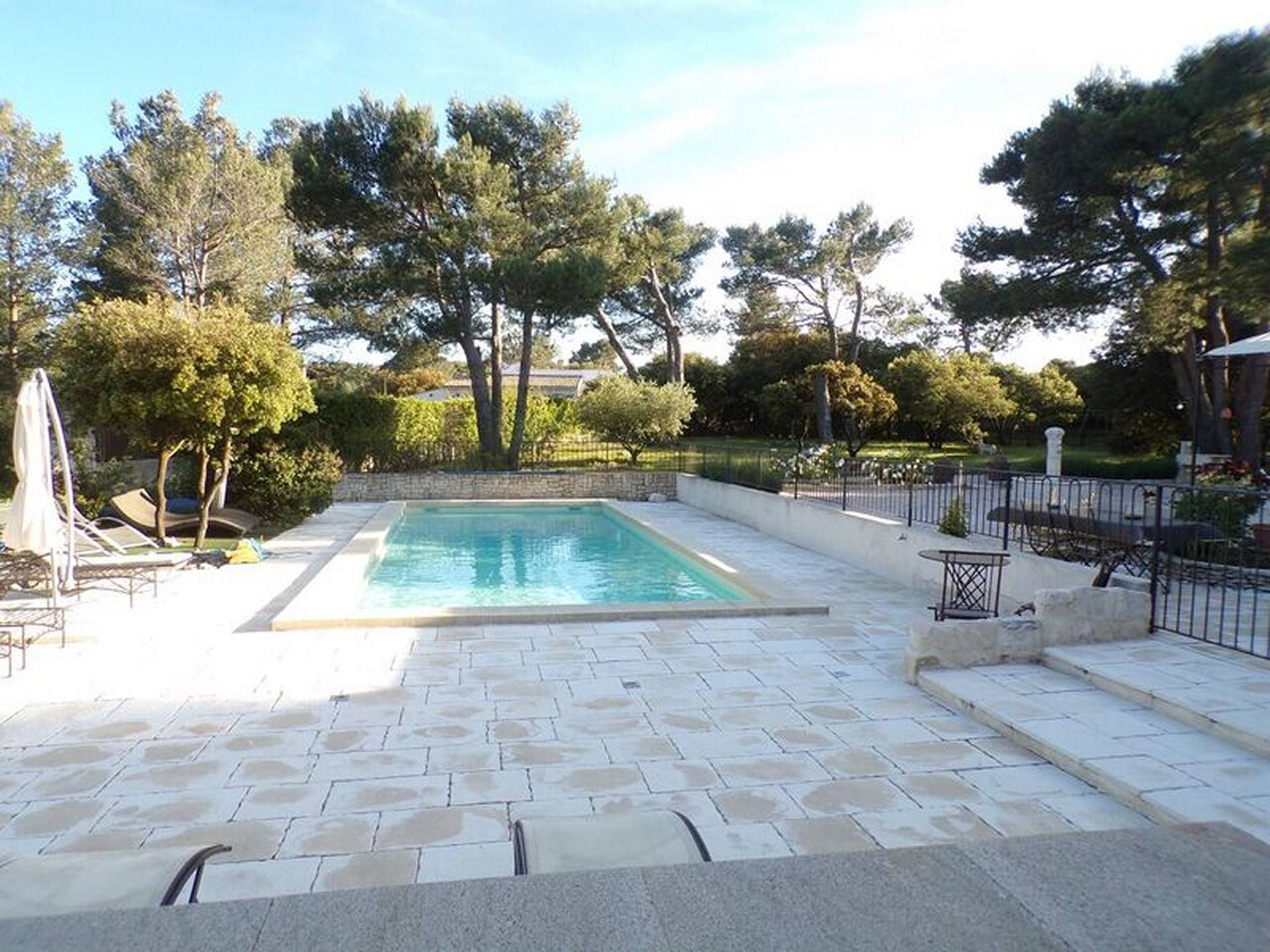 Avignon à proximité, vente d'une propriété avec 2 gites