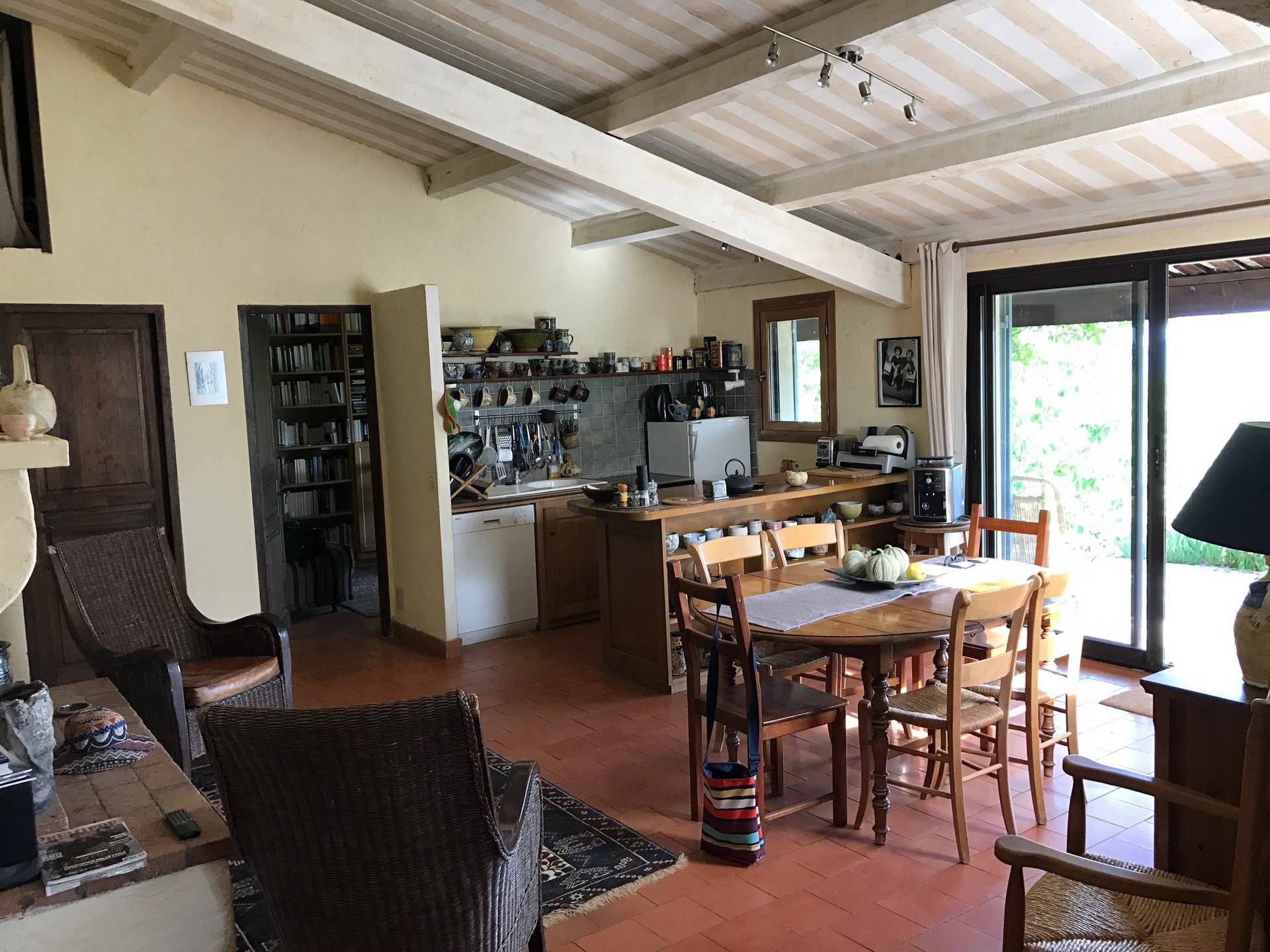 Villa à vendre à Viens avec une superbe vue sur la montagne du Luberon