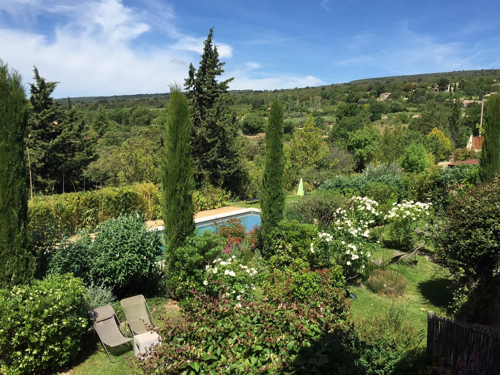 Maison contemporaine avec vue à Saint Saturnin les Apt