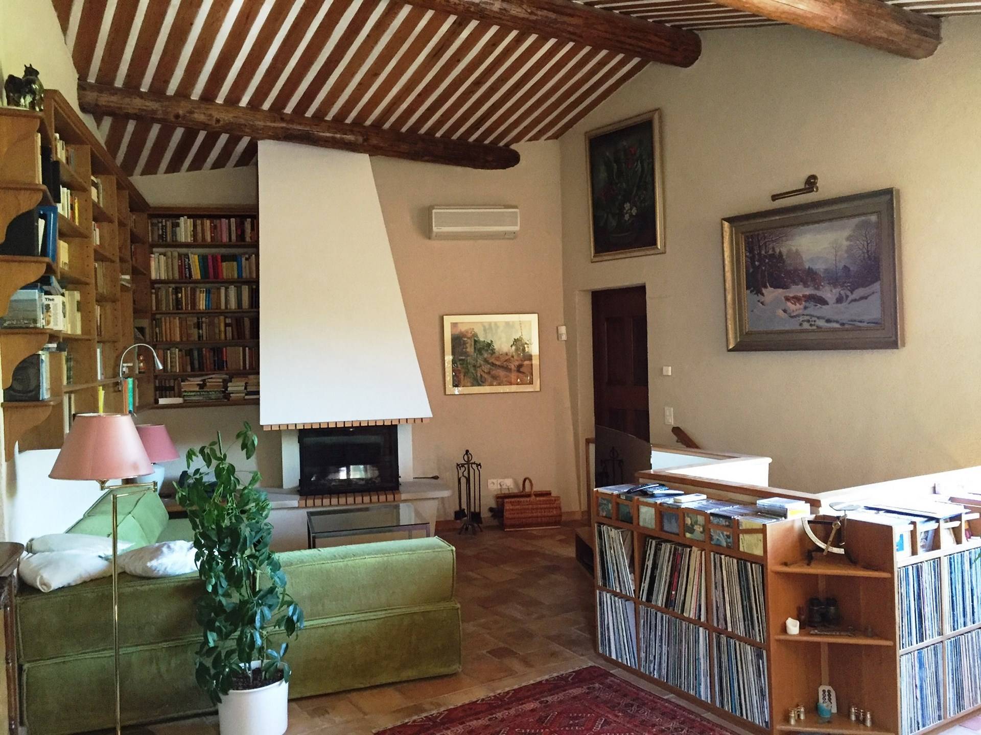 Ancienne bergerie restaurée à vendre à Oppède avec une belle vue sur le Luberon