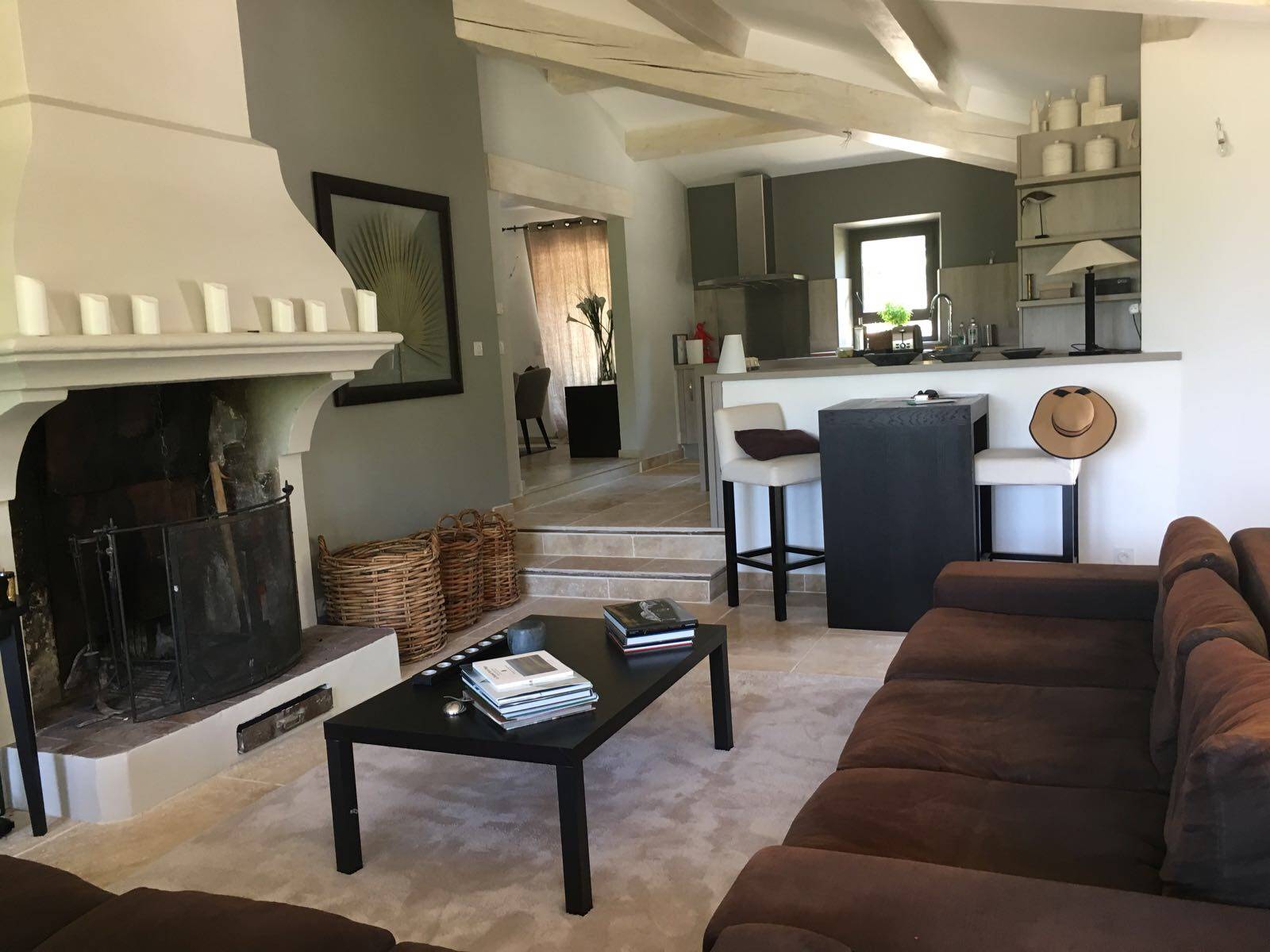 Bergerie en pierre rénovée à vendre à Menerbes avec une superbe vue