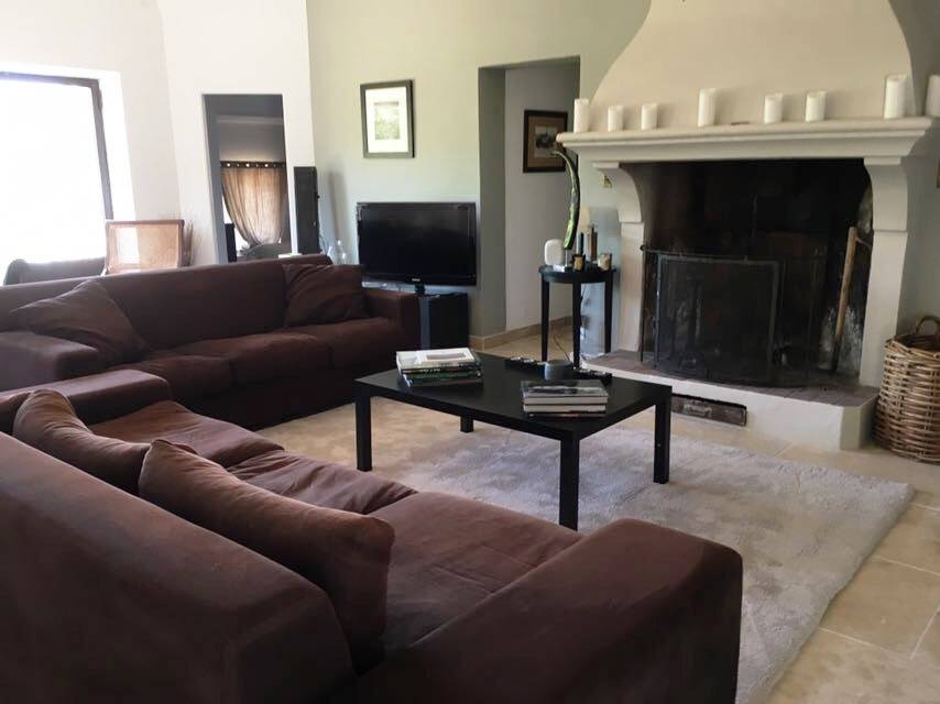 Bergerie en pierre rénovée à vendre à Menerbes avec une superbe vue