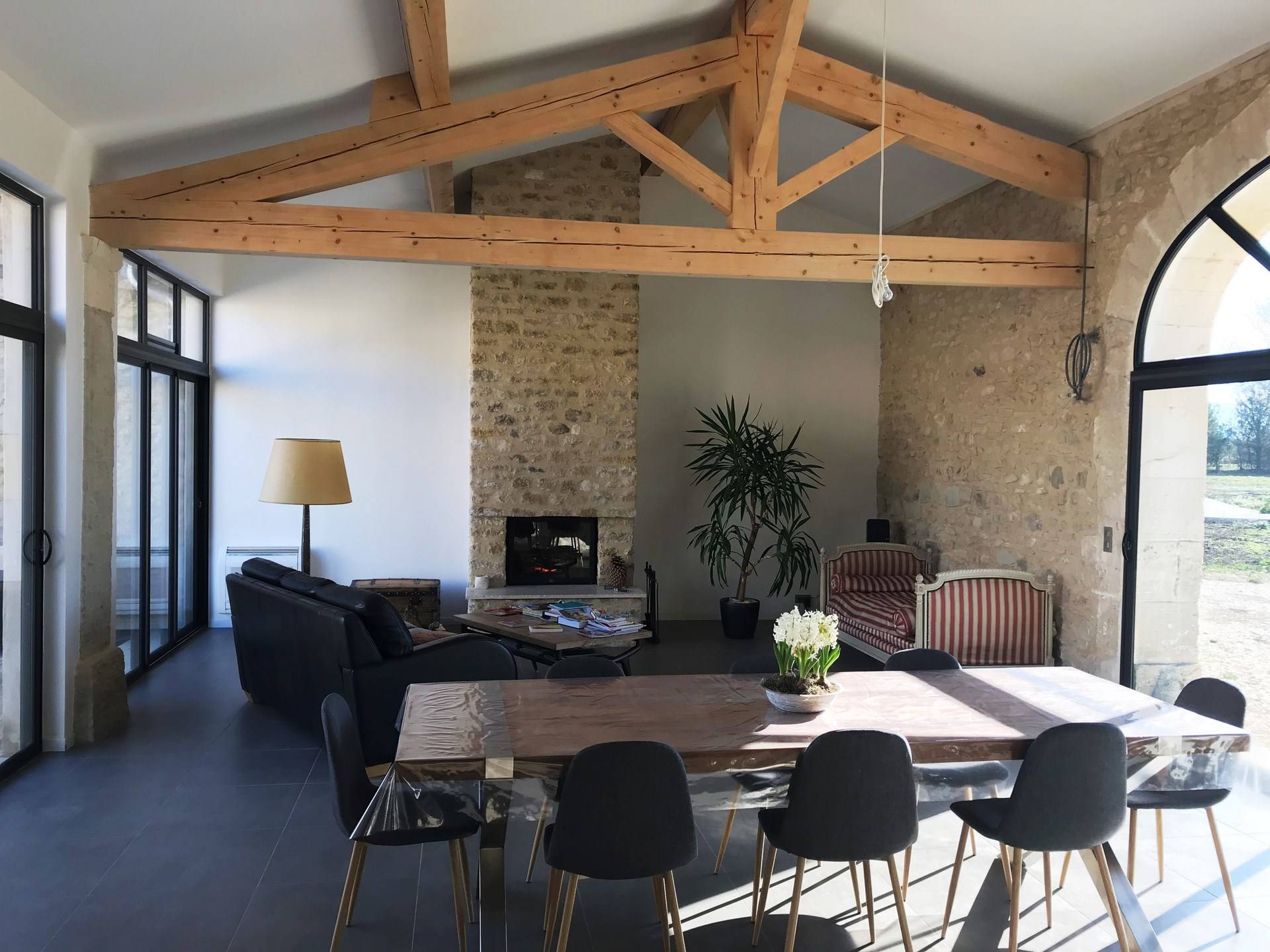 Mas entièrement restauré à la vente proche de l'Isle sur la Sorgue avec jardin et piscine