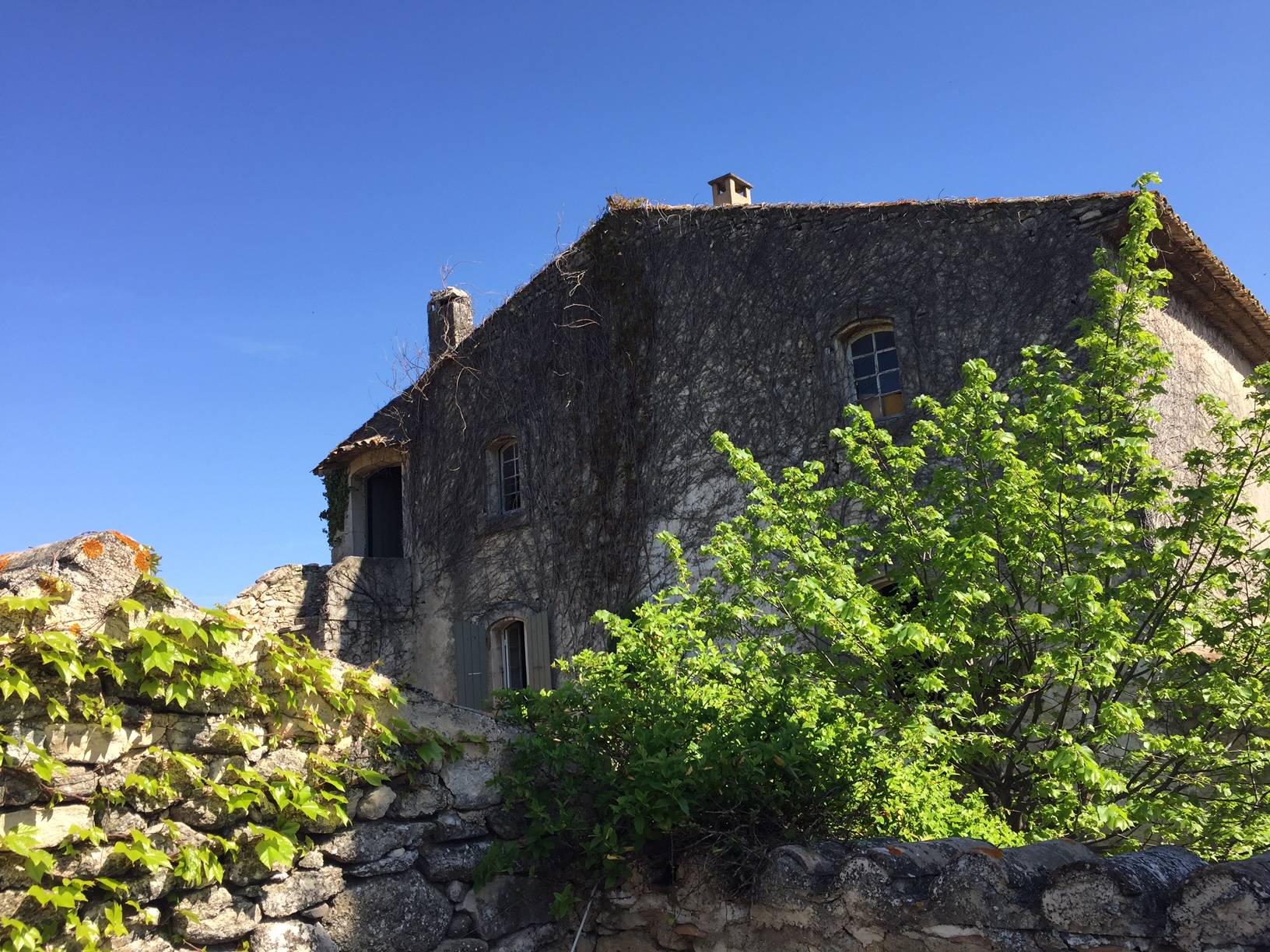 Bastide proche du village de Menerbes avec superbe vue