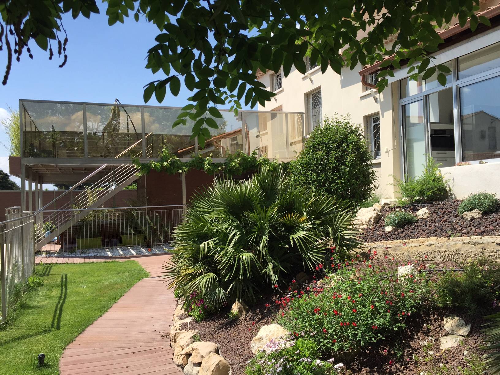 Villa contemporaine avec jardin paysagé à vendre près d'Avignon