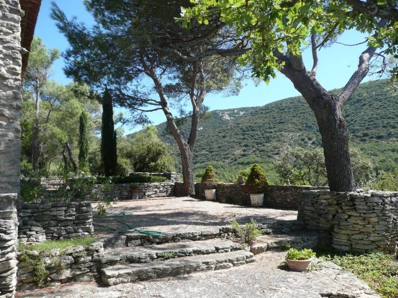 Bergerie du 18ème siècle à vendre à Lacoste avec une vue exceptionnelle