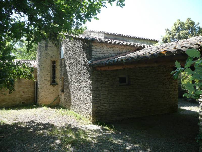 Maison en Pierre à vendre à Menerbes avec un jardin et une piscine