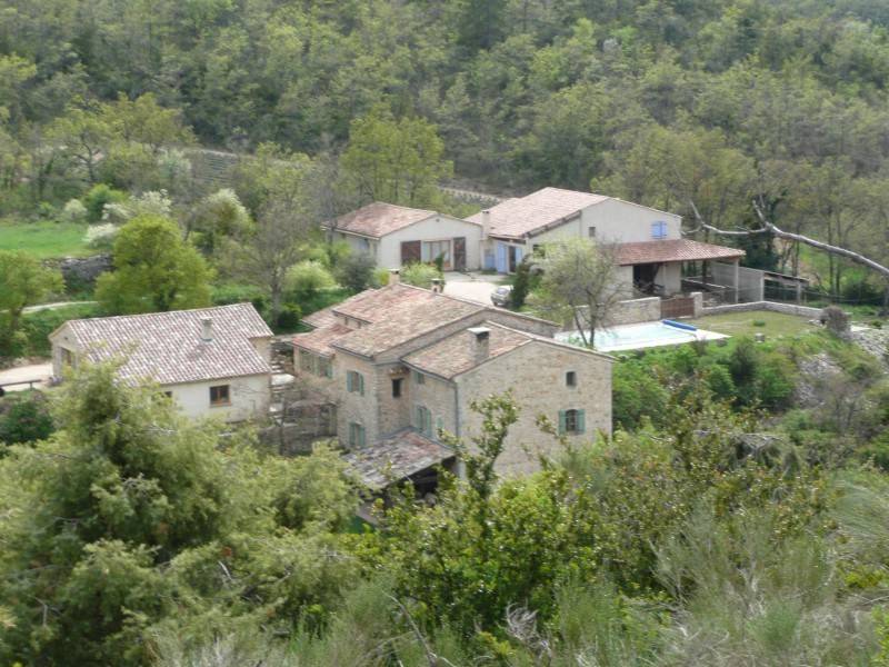 Hameau à vendre à Saignon avec 3.6 hectares de terres
