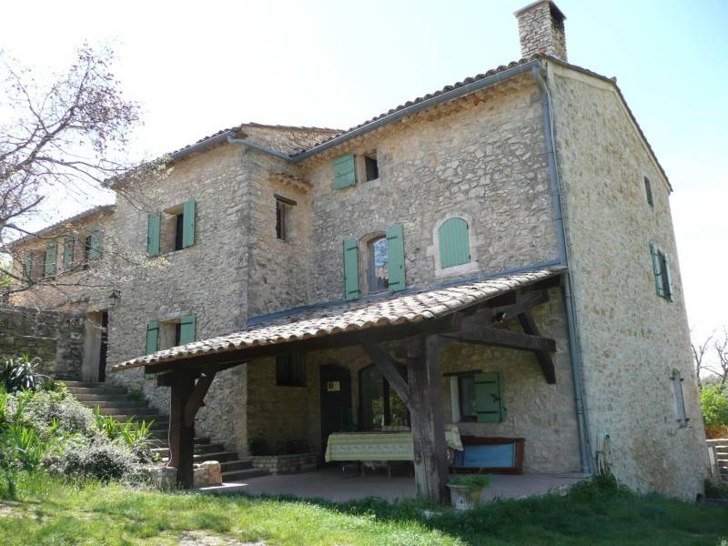 Hameau à vendre à Saignon avec 3.6 hectares de terres