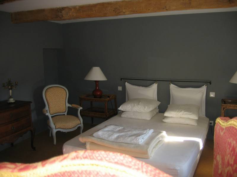 Bastide de Village 17ème  BONNIEUX à 15 minutes  BASTIDE 17ème Divisée en Appartements