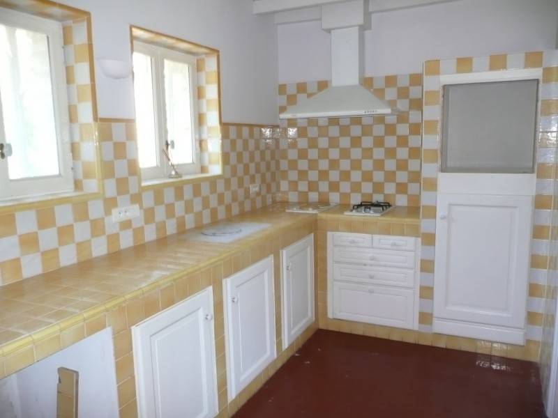 Maison de plain-pied en pierre à vendre à Gordes avec un jardin arboré d'oliviers
