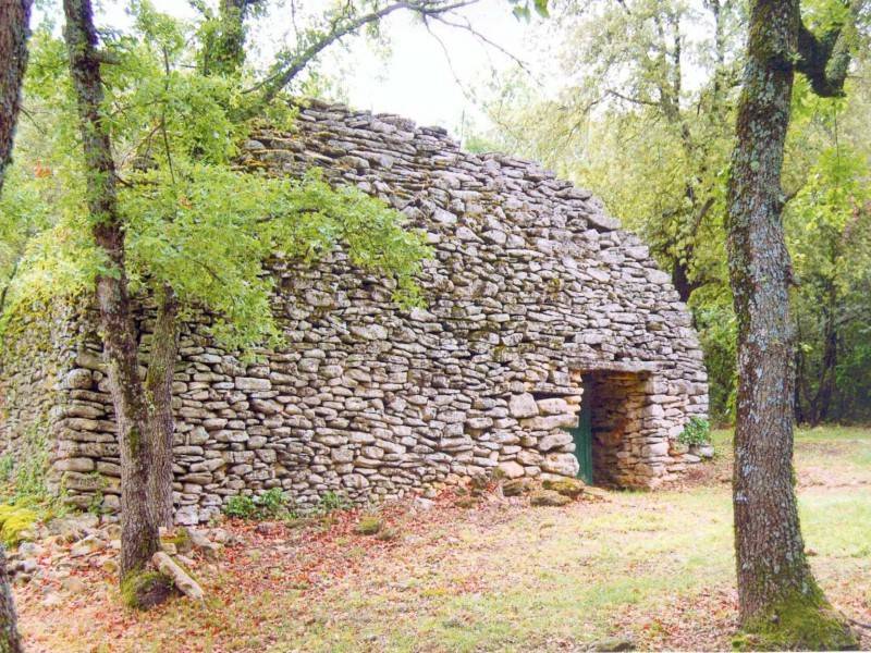 Borie dans un domaine privé proche de Gordes