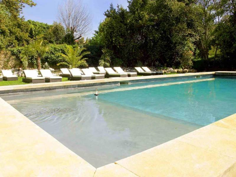 Hôtel particulier à vendre à ORANGE avec un jardin et une piscine