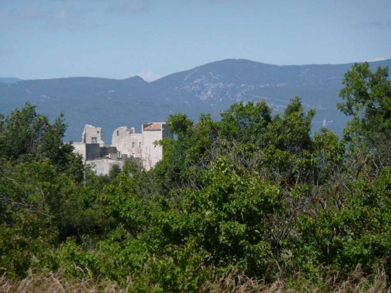 Terrain à bâtir  à vendre à LACOSTE avec une belle vue sur le Château