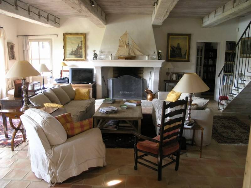 Mas de plain-pied à vendre à Roussillon avec jardin, piscine et une belle vue