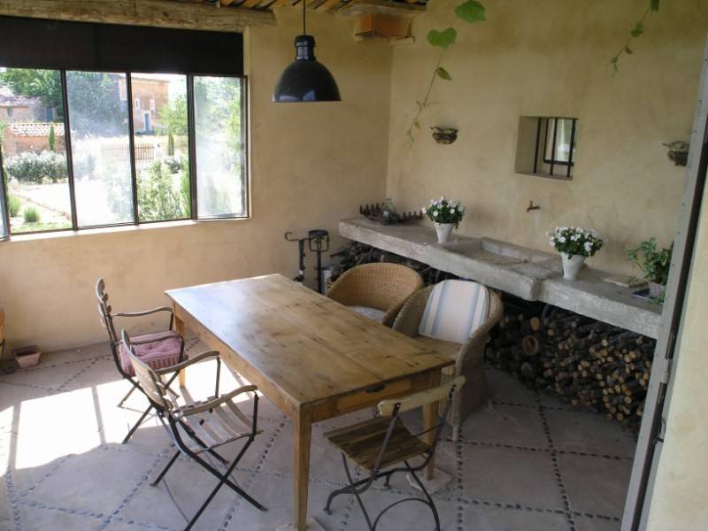 Mas de plain-pied à vendre à Roussillon avec jardin, piscine et une belle vue