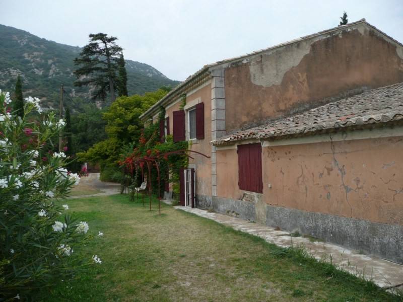 Ancienne Bastide Vinicole à vendre à Maubec avec jardin et piscine