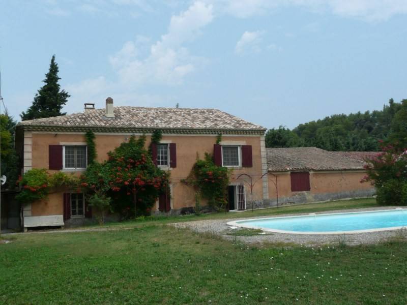 Ancienne Bastide Vinicole à vendre à Maubec avec jardin et piscine
