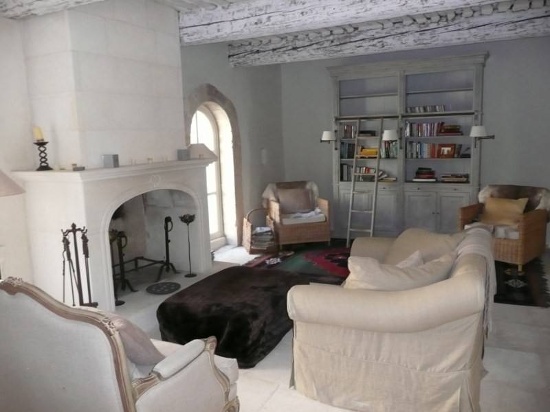 Cette demeure de Village à vendre à Menerbes dans le centre du Village avec une cour intérieure et une terrasse