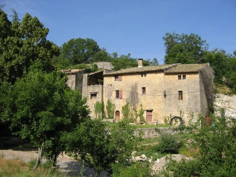 Bâtisse 17ème en pierre  à vendre à Sivergues avec de très beaux éléments anciens