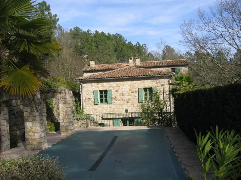 Demeure de caractère à vendre à Les Vans avec jardin arboré et piscine