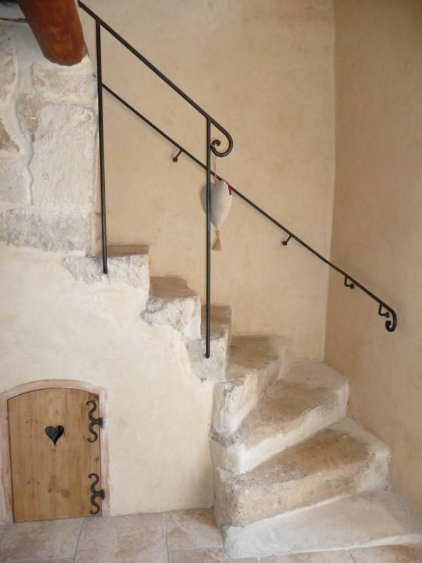 Mas datant du 18ème à vendre à Ménerbes au calme, avec une vue dégagée