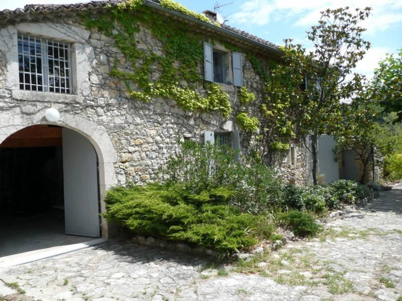 Mas en Pierre datant du XVIIIème siècle à vendre à Vallon Pont d'Arc en Ardêche Méridionale