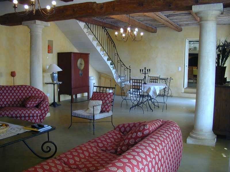 Mas en Pierre restauré à vendre à Taillades dans le Luberon avec 2 gîtes