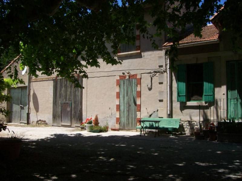 Mas  à restaurer à vendre dans les Alpilles avec un verger planté de pommiers