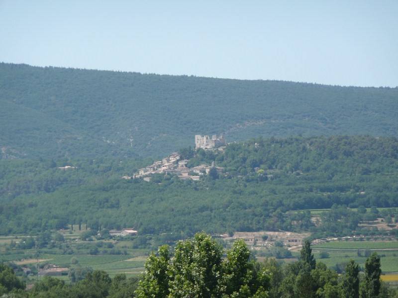 Mas ancien à restaurer à vendre près de Roussillon avec vignes, pinède et vue panoramique
