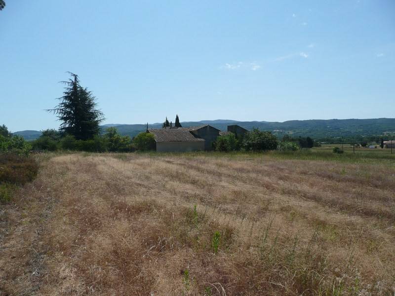 Mas ancien à restaurer à vendre près de Roussillon avec vignes, pinède et vue panoramique