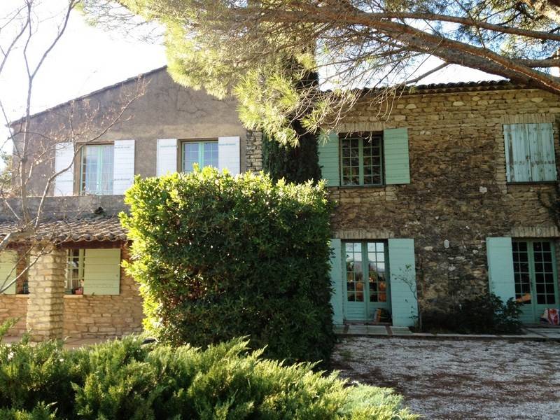 Maison de Village à vendre à Maubec, ancienne magnanerie restaurée avec un jardin