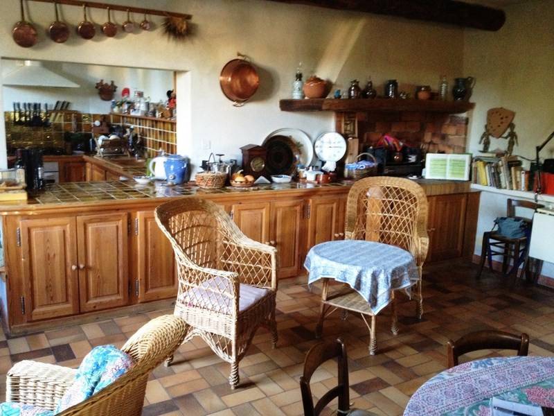 Maison de Village à vendre à Maubec, ancienne magnanerie restaurée avec un jardin