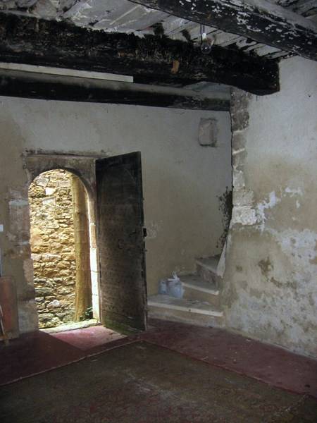 Maison de Village à restaurer à vendre à Menerbes avec cour intérieure et jardin