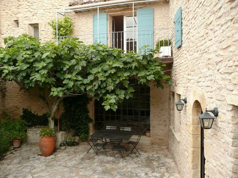 Maison de Village à vendre à Goult avec cour intérieure jardin et vue