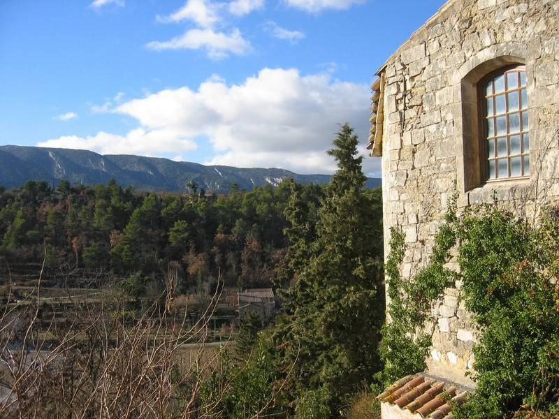 Maison de Village à vendre à Menerbes, demeure de village de caractère à restaurer, jardin et vue sur le Luberon
