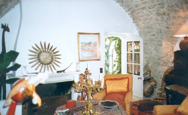 Maison de Village  à vendre à Menerbes avec jardin et piscine en terrasse.