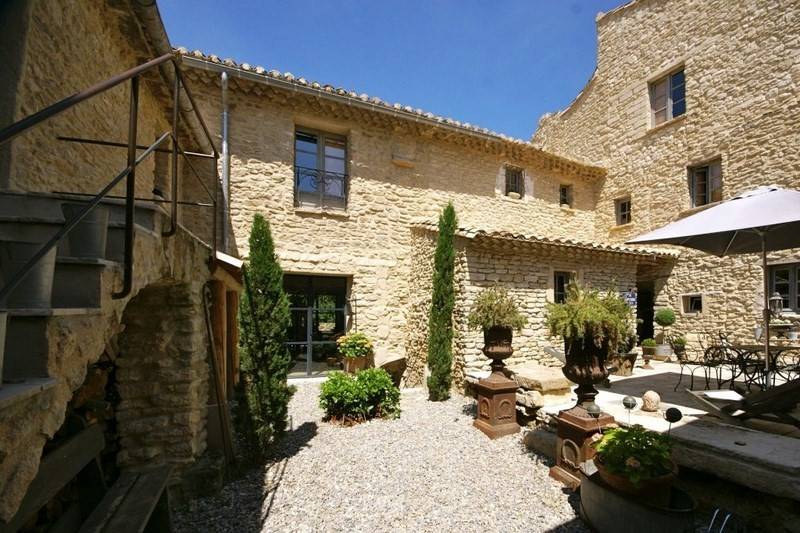 Demeure de Village à vendre à Cabrières d'Avignon avec jardin et piscine