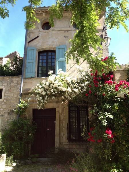 Demeure de Village à vendre à Oppède le Vieux restaurée avec cour intérieure jardin