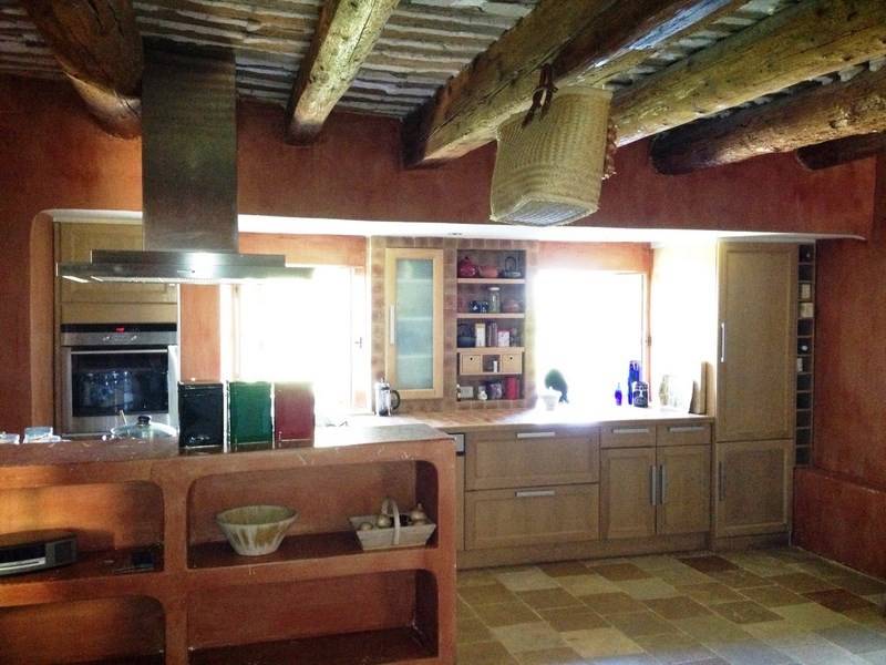 Demeure de Village  à vendre à Robion entièrement restaurée avec jardin et piscine