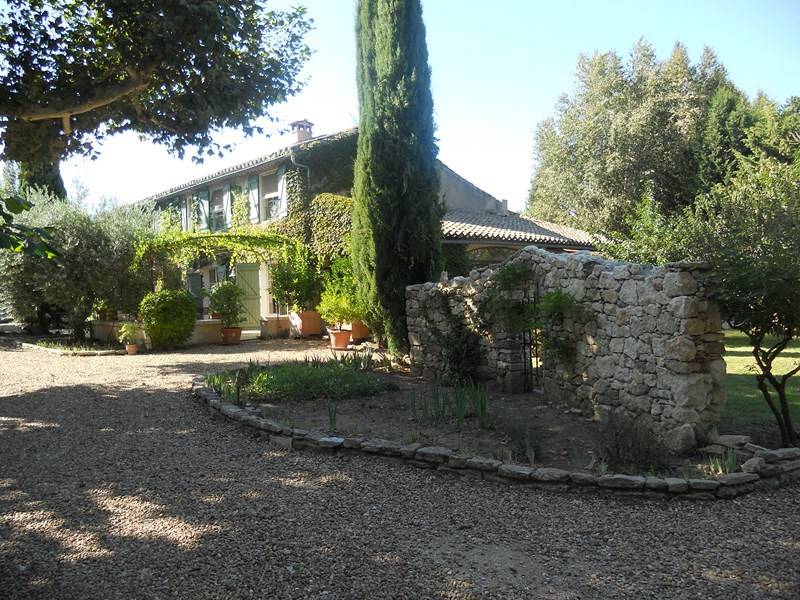 Mas entièrement restauré proche d'Avignon
