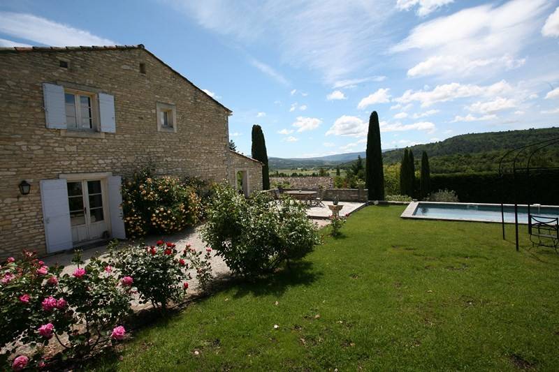 Maison en Pierre à vendre à Gordes avec une vue panoramique