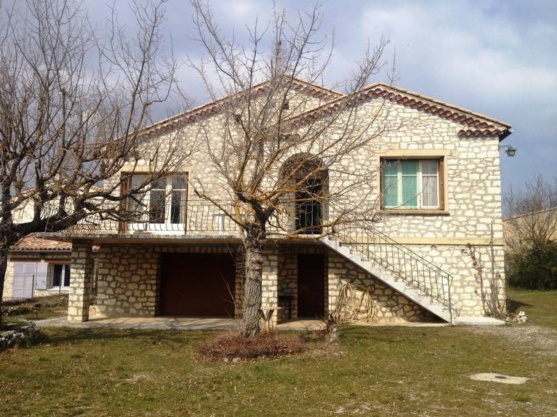 Maison en Pierre  à vendre à Sault dans le village avec un  jardin