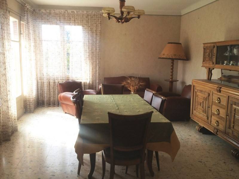 Maison en Pierre  à vendre à Sault dans le village avec un  jardin