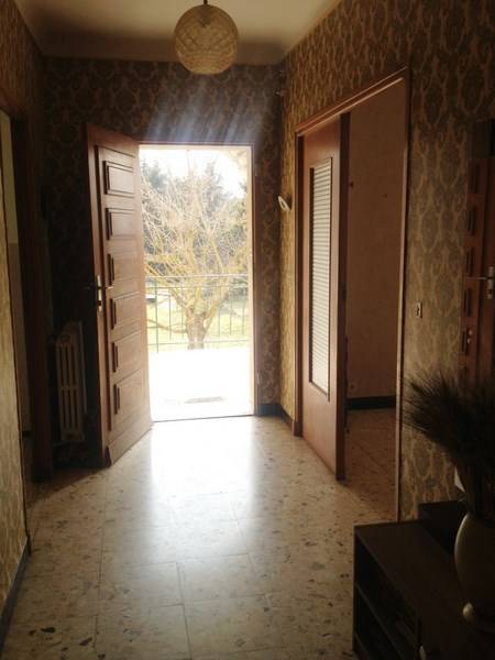 Maison en Pierre  à vendre à Sault dans le village avec un  jardin