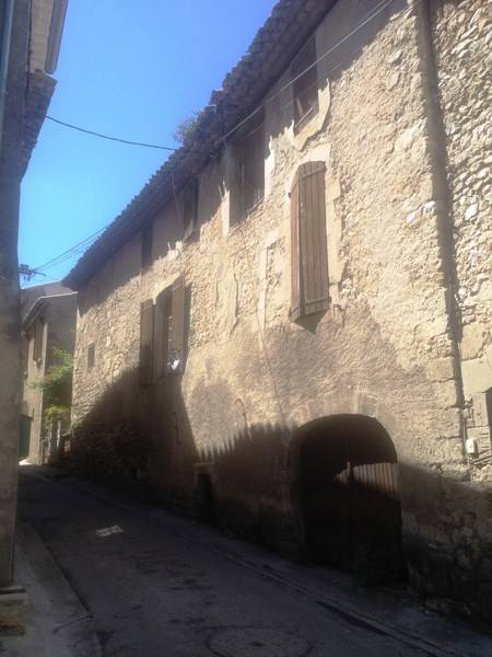 A rénover maison de village à vendre dans le centre de Cereste