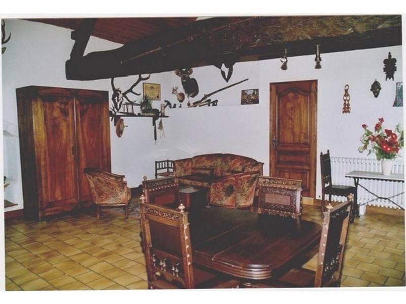 Moulin à vendre à Tours avec 8 hectares de terres et une piscine