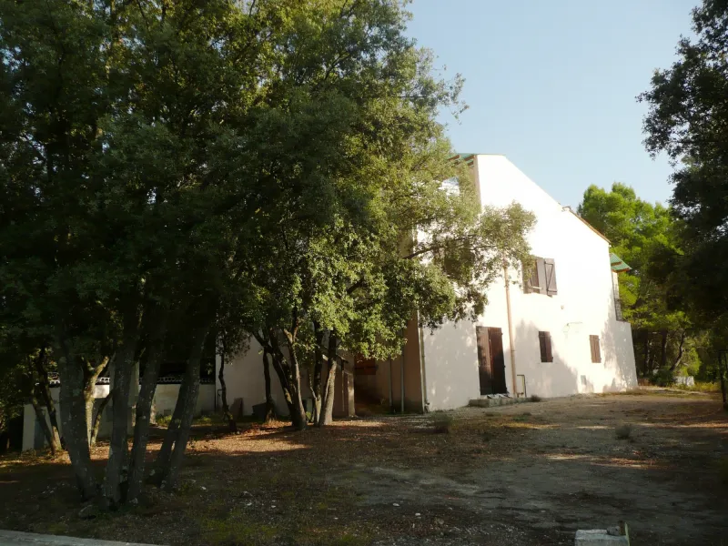 Villa à vendre à l'Isle Sur La Sorgue avec piscine et jardin