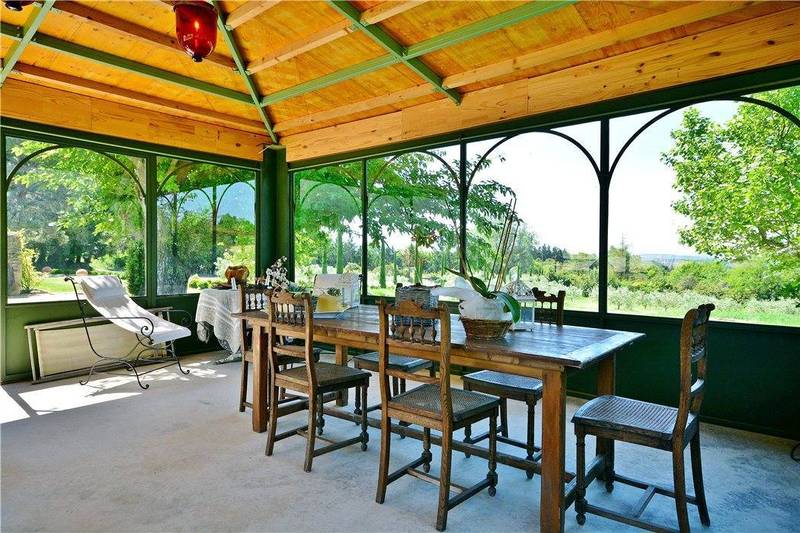 Ancienne bastide datant du XVIIIème siècle entièrement restaurée à vendre près du Golf de Saumane de Vaucluse en Luberon